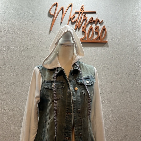 New Join me for fun shopping 🛍️ Livestream notification! 📣 - Picture 11 of 16